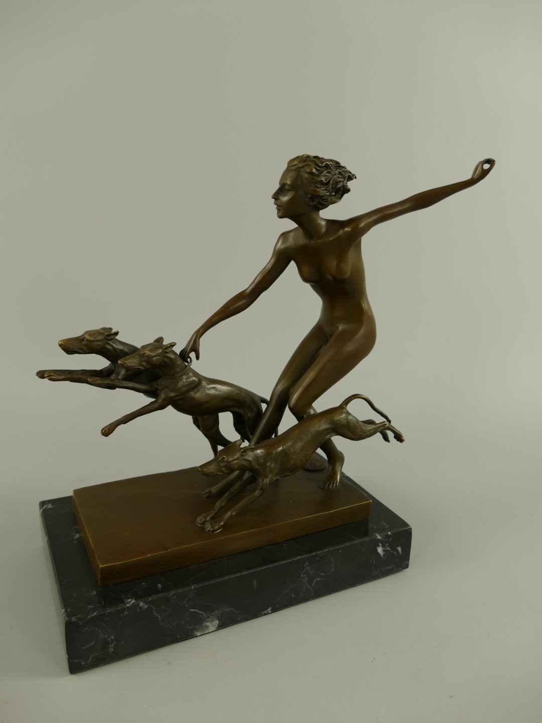 Figur Bronze Frau mit Hunden H.23x20cm