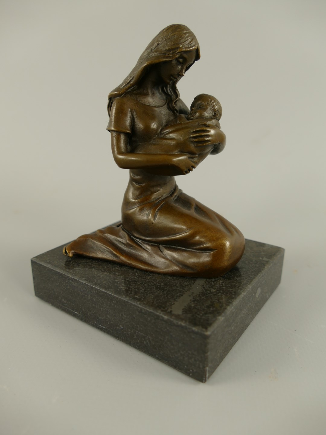 Figur Bronze Frau mit Baby H.11x9cm