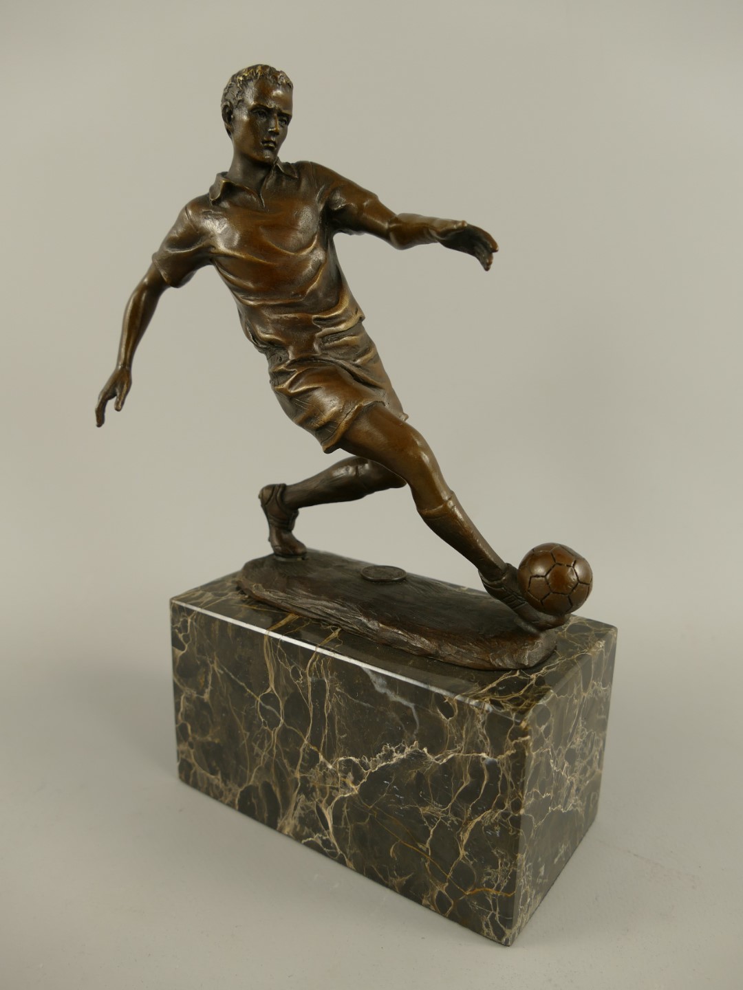 Figur Bronze FUSSBALSPIELER H.23x13cm